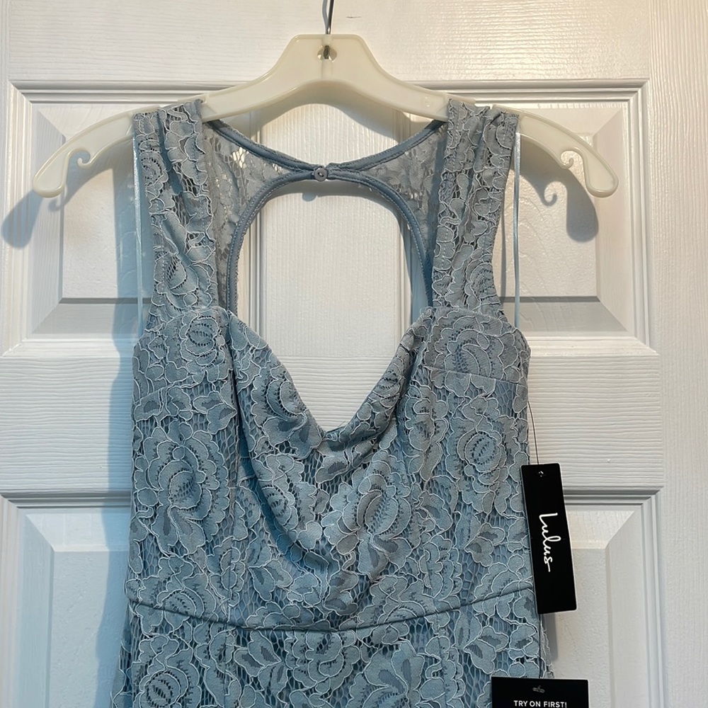 NWT lace maxi dress from Lulus. Size S. Fully lined. Key hole opening in back.